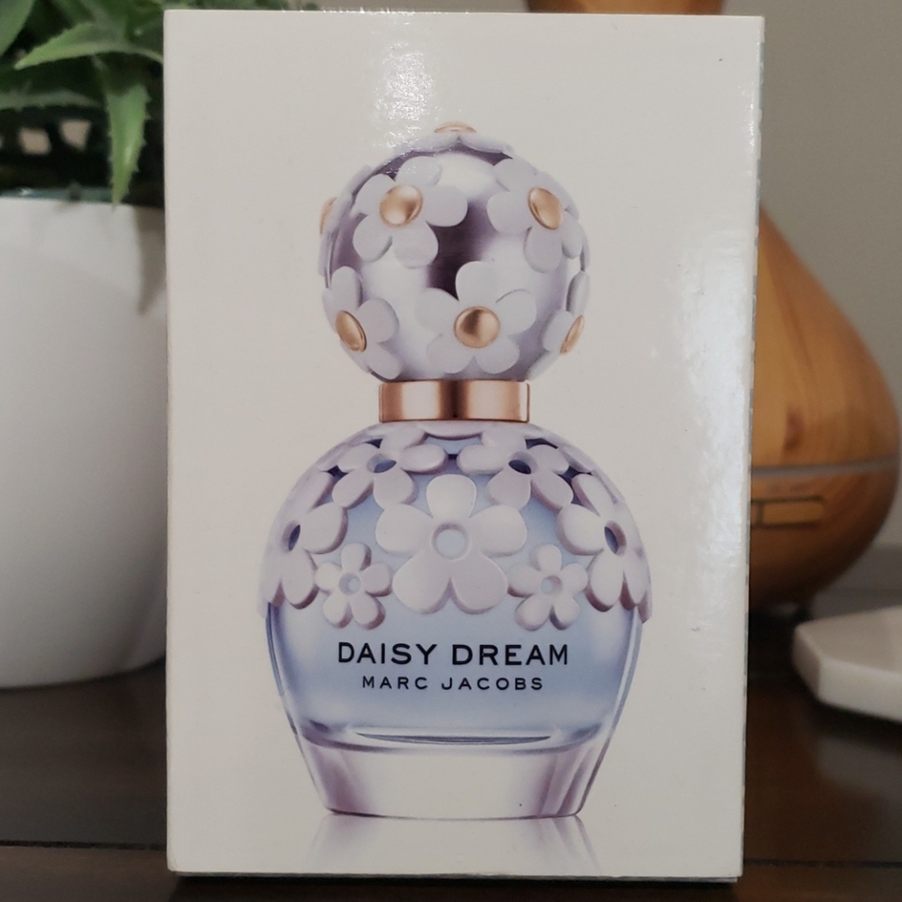 Daisy Dream by Marc Jacobs